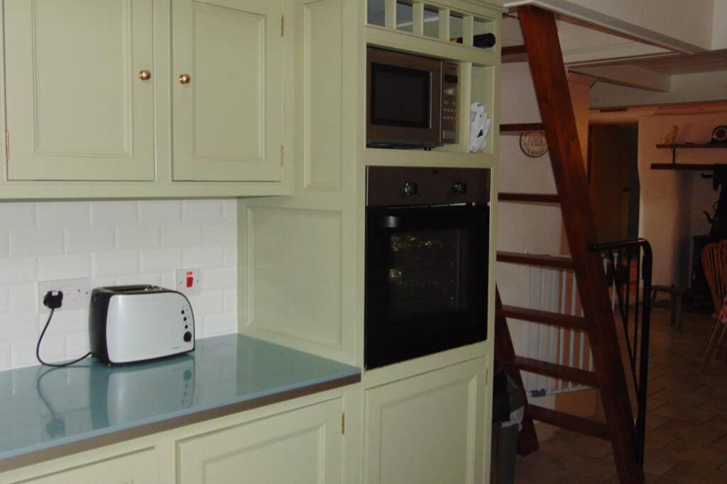 Cecil's Cottage, Ballynary, By Wild Atlantic Wanderer Holiday home