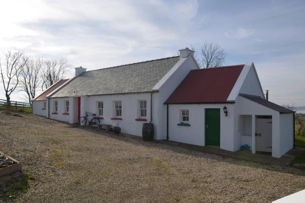 Cecil's Cottage, Ballynary, By Wild Atlantic Wanderer Holiday home *