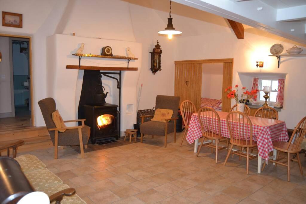 Cecil's Cottage, Ballynary, By Wild Atlantic Wanderer