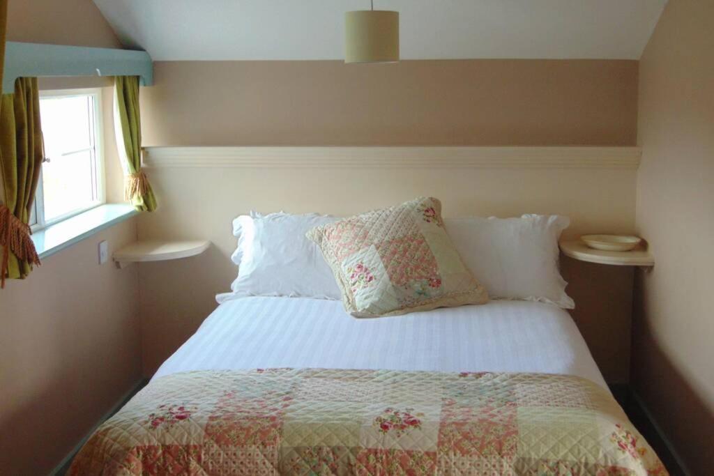 Cecil's Cottage, Ballynary, By Wild Atlantic Wanderer Holiday home *